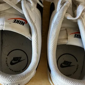 FINAL MARKDOWN Nike White Mesh Sneakers 9 thumbnail 9