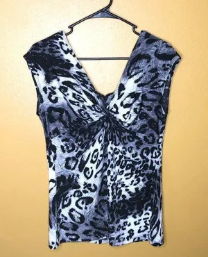Annalee + Hope V-neck Cheetah Blouse, L thumbnail 1