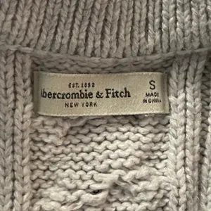 Abercrombie & Fitch cream classic preppy beaded cable knit sweater thumbnail 6