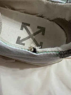 Off-White White & Gray Low-Top Sneakers w/ Silver Glitter Arrow Accent - Size 40 thumbnail 15