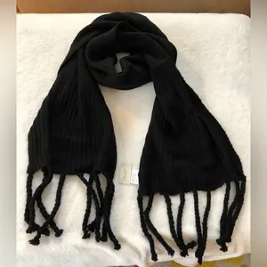 New with tag Francesca’s knit scarf thumbnail 1