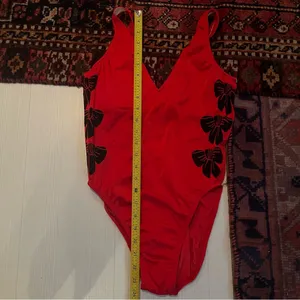 One Piece Red vintage swimsuit with bows thumbnail 3