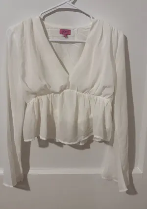 Miami Francesca’s White V-Neck Cropped Blouse thumbnail 1