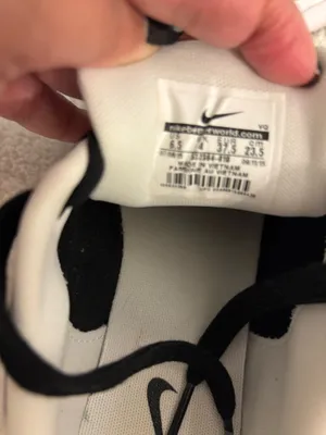 Black Nike sneakers  thumbnail 6