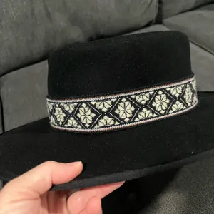 NWT Olive & Pique Celeste Embroidered Hat Ajustable Black One Size thumbnail 3