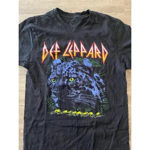 Def Leppard Band Tee Womens Small Black Animal Panther Graphic Shirt Vintage thumbnail 4