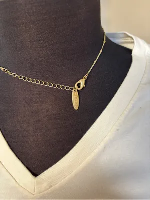 Elegant Gold Teardrop Necklace with Green Crystal Accents thumbnail 3