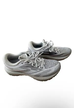 Women’s Brooks Revel 7 Oyster Gray Running Tennis Shoes (Size 7) thumbnail 4