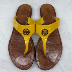 Tory Burch Miller Thong Sandals Yellow Patent Leather Gold Logo Medallion‎ 6M thumbnail 2