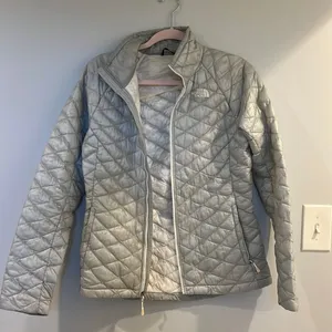 the north face gray puffer jacket lightweight size small thumbnail 1