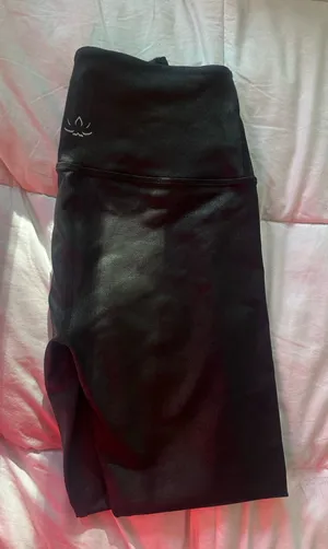 Beyond Yoga black shine  leggings thumbnail 1