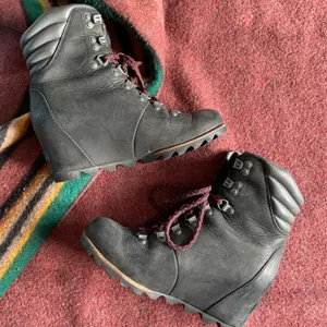 Sorel Conquest Wedge Black Leather Red Lace Up Booties Women Size 8.5 thumbnail 2