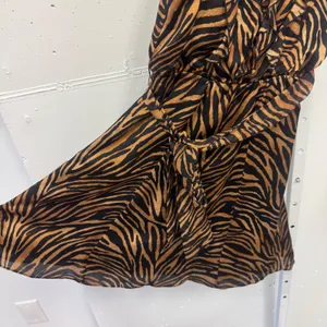 White House Black Market Silk Tiger Print Ruffle Knee Length Dress Brown Blk 00 thumbnail 4
