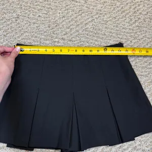 Zara Black Pleated Mini Skort Womens XS Preppy Schoolgirl Side Zip Shorts Skirt thumbnail 4