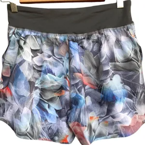 Lululemon Fast Free Short 3" Sz 4 Reflective Classic Fit Floral Multi Print Grey thumbnail 5