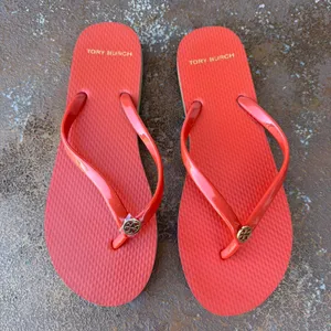 Tory Burch Sole Bright Samba Red Flip Flop Sandals Gold Metal Logo Sz 8 thumbnail 2