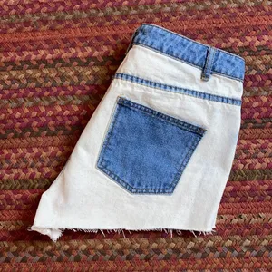 Missguided RIOT TWO TONE HIGH RISE MOM JEAN SHORTS thumbnail 2