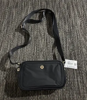 Lululemon Crossbody Camera Bag Black Gold NEW Sold Out thumbnail 1