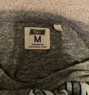 American Eagle UConn long sleeve thumbnail 3