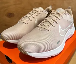 Nike Downshifter 12 Barely Rose DD9294-400 Women Size 12 / Men 10.5 NWT thumbnail 1