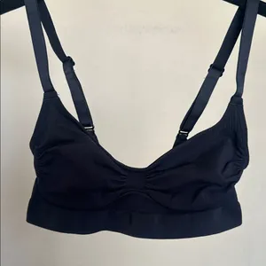 Skims sculpting bralette COLOR ONYX‎ SIZE S NWOB thumbnail 1