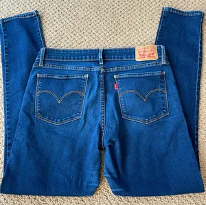Levi's Women’s 711 Skinny Jeans thumbnail 1