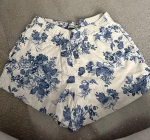 Abercrombie Linen pull on shorts thumbnail 1