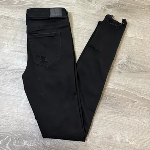 •American Eagle• Black Distressed Jegging Jeans thumbnail 2