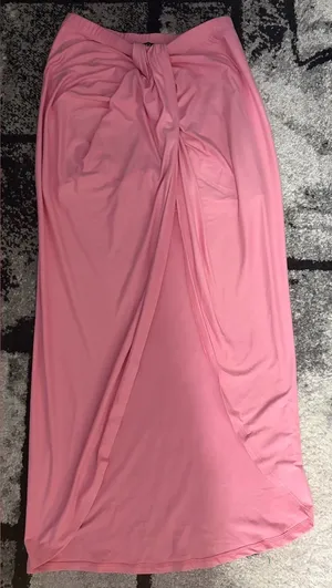 Twist-Front Ruched Midi Skirt in Soft Pink thumbnail 1