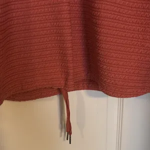 Source Unknown BURNT ORANGE TOP WITH DRAW STRING ON BOTTOM HEM LONG SLEEVES TEXTURED MATERIAL thumbnail 3