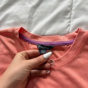 Eddie Bauer Womens Small Coral Heather Short Sleeve Active Tee Zipper Pocket thumbnail 2