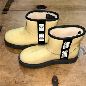 UGG Women’s Waterproof Shearling Ankle Boots – Size 7 thumbnail 9