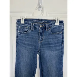 American Eagle Low Rise Flare Jeans 4 Long 31” Flap Pockets Next Level Stretch thumbnail 3
