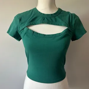 TNA by Aritzia Kelly Green Keyhole Fitted Cropped Top Size Medium thumbnail 4