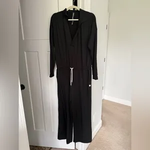 Vuori‎ Black Lux Intentions Knit Jumpsuit Drawstring Waist V Neck Long Sleeve thumbnail 2