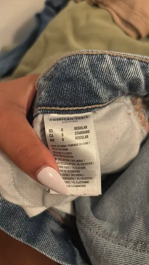American Eagle Light wash denim jeans thumbnail 4