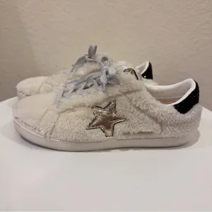 Vintage Havana Women's Melina Embellished Faux Fur Sneakers Size 6 Preowned thumbnail 4