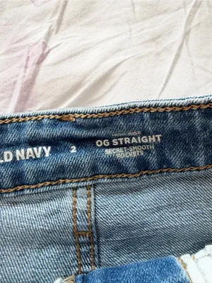 Old Navy Washed Blue Mid-Rise Denim Shorts thumbnail 3