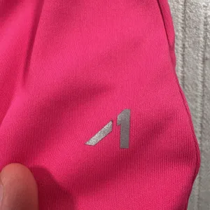 WOMEN'S PINK ACTIVEWEAR SHIRT Size Small V-Neck Open Split Back Workout Top Gym thumbnail 6