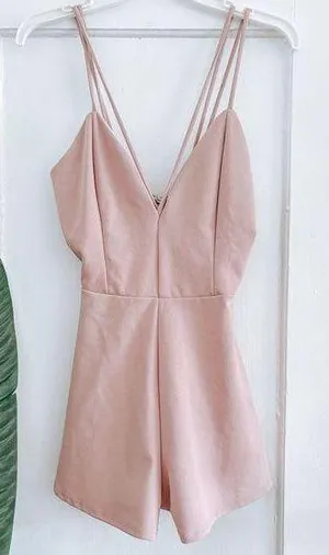 Pink romper Size M thumbnail 1