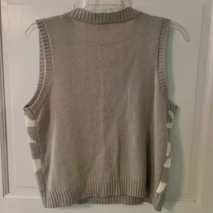 BELLE DU JOUR Green Sweater Vest thumbnail 2