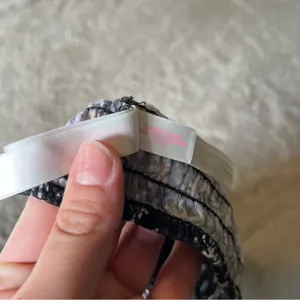 Victoria’s Secret PINK Black Sunflower Seersucker Bralette Bra Top Size Medium thumbnail 10