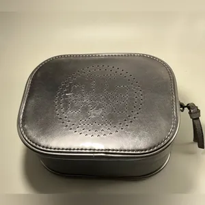 A Rare HTF Modern Vintage Tory Burch Silver Patent Leather cosmetic Makeup bag thumbnail 6
