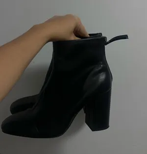 Black boots Size 10 thumbnail 1