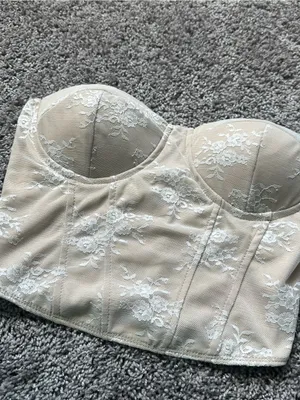 Strapless Lace Bustier in Light Beige thumbnail 2