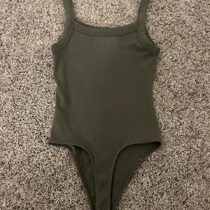 American Eagle Green ribbed bodysuit thumbnail 2