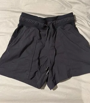 Lululemon Shorts thumbnail 1