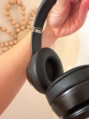Beats Solo Wireless Headphones thumbnail 3