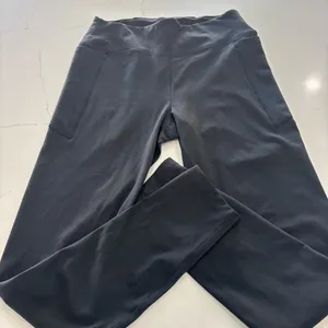 Victoria secrets Black High-Waisted Leggings size M in black with side pockets thumbnail 2