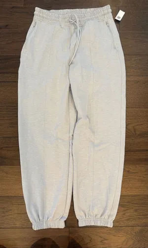 Old Navy Dynamic Fleece Joggers Light Gray Size Small NWT thumbnail 1
